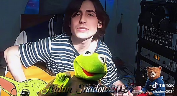 Aidan Gallagher singing