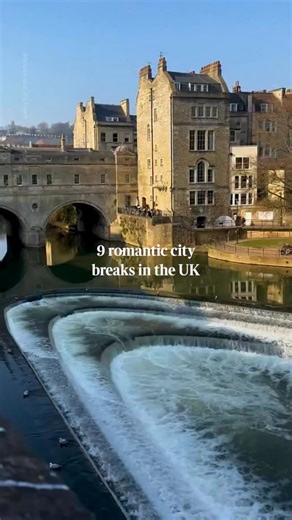 Want a romantic weekend that doesn’t require a flight? Our guide features 16 UK city breaks with character, charm and plenty of couple‑friendly things to do. We’ve broken it down so you can find the ones that suit your style best. 🏛 Cambridge – Glide past historic colleges on a chauffeured punt, then stop for wine in cosy riverside pubs. 🛁 Bath – Unwind in rooftop thermal pools and treat yourselves to spa packages or elegant Georgian stays. 🎭 Stratford-upon-Avon – Follow in Shakespeare’s foot