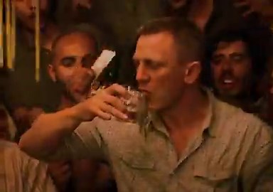 no, that is definitely a CGI scorpion…but it is a weird bit of misinfo bc they did use a sheet of glass for an arachnophobic Sean Connery in Dr. No