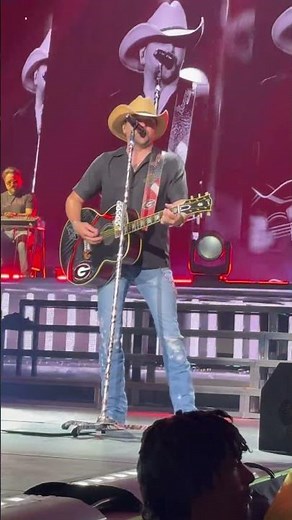 Jason Aldean crazy town live 1/31/26 #fyp #music #jasonaldean #justanencore