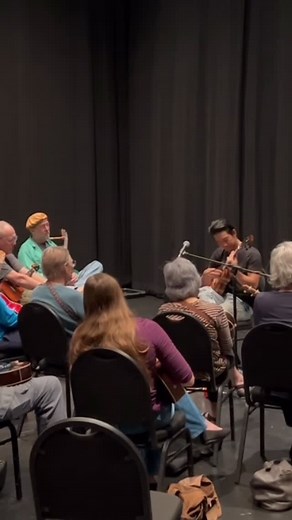 Before taking the Phillips Center stage last week, Jake Shimabukuro led a hands-on ukulele workshop with music lovers from the Ukulele Club of Gainesville and beyond. We’re grateful to bring artists who not only perform, but also jump in and create meaningful moments with our community. | University of Florida Performing Arts