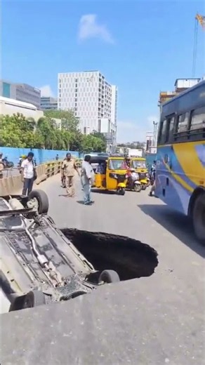 WATCH: Car Falls Into 10-Foot Deep Sinkhole In Chennai's Tidel Park | #shorts