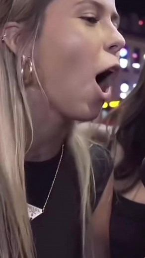 Hawk Tuah: La Comedia y La Comida Caliente