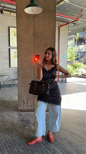 Sybilla on Instagram: "Las blusas de satín 🖤el complemento perfecto #satín&lace @un__vistazo"