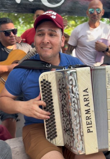 Canciones en Acordeón y Guitarra: ¡Adivina la Canción!