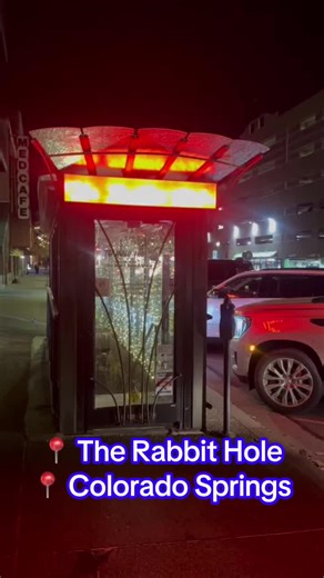 📍 The Rabbit Hole 📍 Colorado Springs ✨ vibes: 11/10 🍷 drinks: 8.5/10 🥩 food: 7.5/10