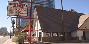 Honey Bear’s BBQ closes iconic central Phoenix restaurant