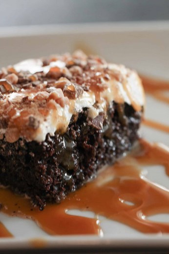 Chocolate Caramel Toffee Crunch Cake Recipe - Six Sisters' Stuff
