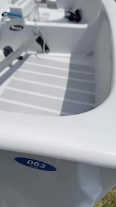 OPTIMIST NUEVO ORIGINAL LANGE by Ríotecna ® ⭐⭐⭐⭐⭐ Los Optimist Lange by Riotecna® son el estándar de excelencia en la clase: ✅ Casco herrajes orza timón con prolongador motón simple flotadores. ✅ Construcción con gelcoat y resinas isoftálicas, herrajes Optiparts. ✅ Medición oficial IODA: listos para competir. 📊 Resultados que hablan: 🏆 20 veces Campeón Argentino. 🏆 15 veces Campeón Sudamericano. 🏆 4 veces Campeón Mundial. Elegidos como barco oficial en los principales campeonatos del contine