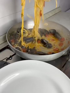 384K views · 2.9K reactions | Spaghetti con cozze alla marinara.  | Italian food | Facebook