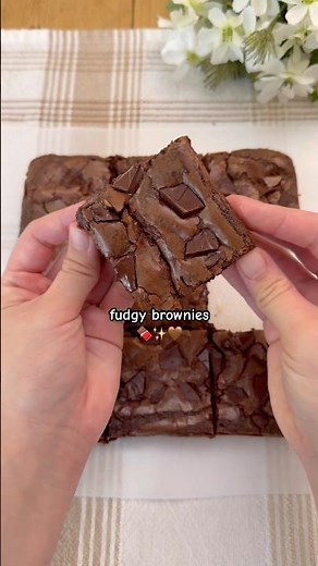 The best fudgy brownies! 🍫🤎 #baking #brownie #recipe #fudgybrownies