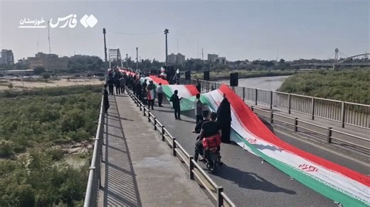 Iranians Form Human Chains at Bridges and Power Plants Amid US Threats