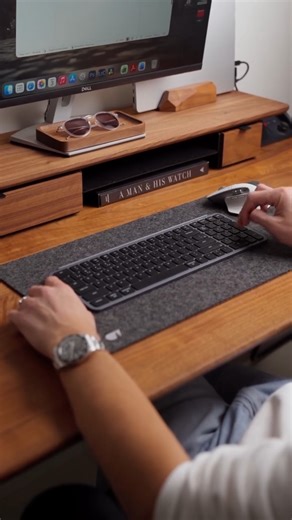 這是我用過的最薄的鍵盤！ 這款是B2 Pro——一款超薄無線鍵盤，採用96%佈局。 它外觀時尚，響應靈敏，而且聲音也棒極了。 它相容於macOS、Windows和Linux系統，因此在任何環境下都能發揮出色效能。 📸 @edc_tech_ #Keychron #KeychronTaiwan #keyboard #KeychronB2Pro #鍵盤 #超薄鍵盤 | Keychron Taiwan