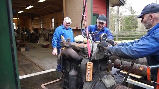 GM Detroit 2 stroke diesel engine, first start in 50 years.