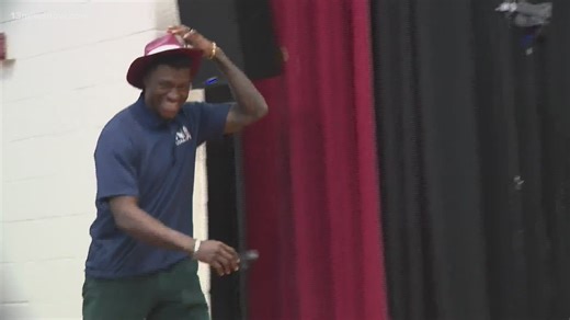 RGIII visits students in Norfolk