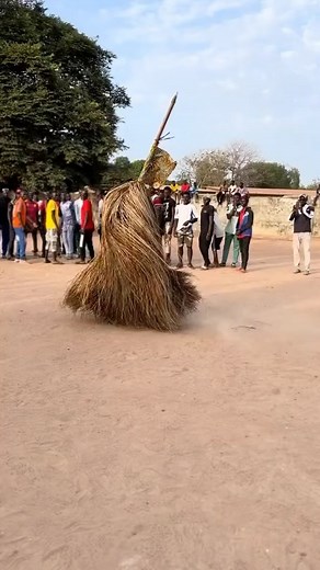 Africa on Instagram: "?!?!😱😱😱👇👇👇 The Diola dancing rituals are integral to their cultural practices, often performed during significant events or ceremonies. These dances are characterized by rhythmic movements, intricate footwork, and vibrant costumes, reflecting the community’s connection to nature and spirituality. In this specific ritual, their costume represents a broom that is supposed to “sweep” away evil spirits and bring protection to their people. 🤩❤️ 📍 Senegal 🎥 @quimfabregas