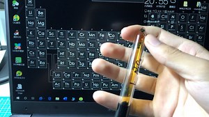 封装在厚石英管中的液态N2O3，自制，转载说明出处。