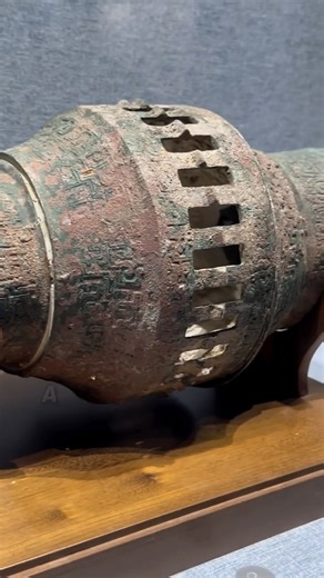 History says flight began in 1903. But ancient India tells a much older story. Texts written thousands of years ago describe Vimanas, flying machines said to move through the sky and even between worlds. They weren’t mentioned as dreams or poetry, but as engineered objects, with parts, materials, and propulsion methods carefully listed. Now, objects like this are being unearthed and studied, raising uncomfortable questions. Were these descriptions symbolic, misunderstood… or based on something r