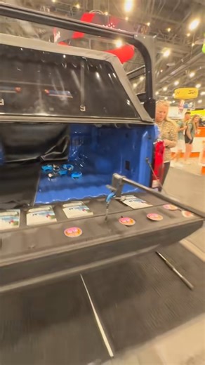 Fas-Top on Instagram: "Watch This! 👀 See how easy it is to grab gear from the front of the bed. No more climbing in your box to get stuff! (Fas-Top Gripstix) #TruckMods #FasTop #FasTopTraveler #JayBar #TruckLife #MadeInUSA #TruckGear #tonneaucover #truckaccesories #truckupgrades #EasyInstall #truck #topper #trucktopper #bedrack #overlandingbuild #overlanding #offroad #camping #diy #trucktools"