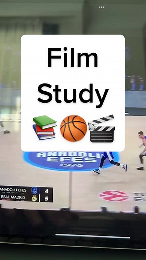 Basketball Film Study 📚🧠🏀 In order to get one cent better you have to learn from your mistakes no matter the outcome. #filmstudy #basketball #elijahbryant