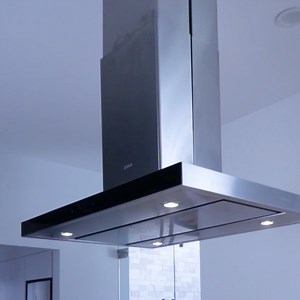 #Salice has Perimeter Aspiration that allows the efficient extraction of fumes. #Elica #ElicAriaNuova #OpenKitchen #KitchenHood | Elica