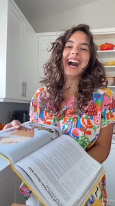 THE FIRST COPY OF PASS THE PLATE 🥹😭 PREORDER LINKS IN COMMENTS!!! This somehow still doesn’t feel reel! I dedicated this book to you as I wouldn’t be where I am today without your support, I can’t thank you enough for being here, eternally grateful for you! #foodie #passtheplate #dinner #cookbook | Carolina Gelen