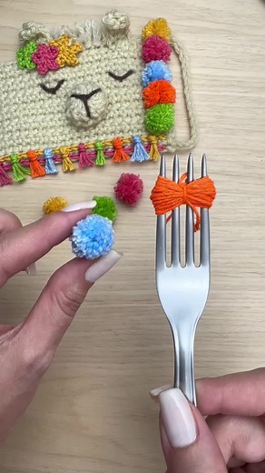Learn How to Make Pom Poms with this Step-by-Step Tutorial