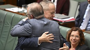 Shorten makes shock decision on resignation