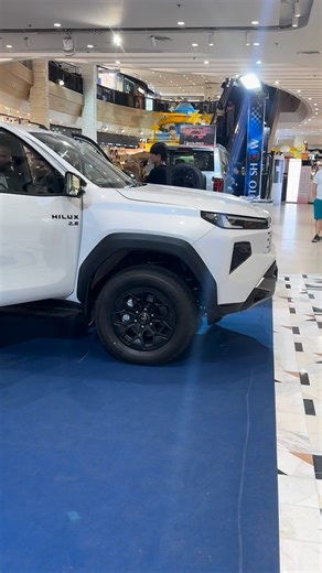 🇲‌🇴‌🇹‌🇴‌🇷‌🇬‌🇦‌🇷‌🇦‌🇬‌🇪‌™️ on Instagram: "🚨 HILUX TRAVO vs FORD RANGER — EXTERIOR + INTERIOR FACE-OFF! I saw both trucks in real life here in Thailand, and trust me… INDIA HAS NEVER SEEN PICKUPS LIKE THESE. From the aggressive front design to the cabin layout, steering feel, screens, build quality, materials, seat comfort — both the Hilux and Ranger are on a completely different level compared to what India gets today. 🔥 Hilux Travo 2025 Rugged | Reliable | Pure 4x4 DNA | Strong build