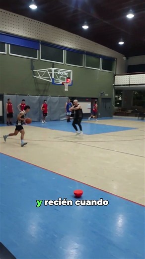 Práctica así la fluidez ofensiva 🏀💨 #basket #BasketballLife #Basquetbol #BasquetTactico