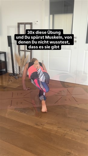 Julia | Beweglichkeitscoach | Mit dieser Übung bekommst du nicht nur einen schönen Po 🍑 Folge mir für mehr alltagstaugliche Übungen! Sie stärkt auch deine Mitte und... | Instagram