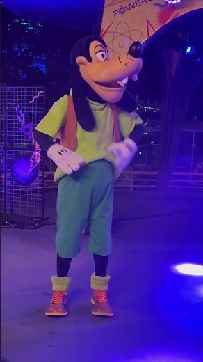 Goofy at Disneyland After Dark: 90s Nite ☃️ #disney #disneyland #disneyparks #disneylandafterdark