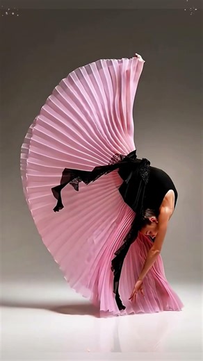 odel poses for photoshoot#balletphotography#rhythmicgymnastics #dancephotography #dress