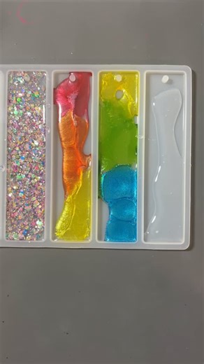 Kati Joy on Instagram: "Let’s turn some extra resin at the end of a pour into some lovely alcohol ink bookmarks! Don’t ya just love watching the inks dance? Resin- @bond_craftor Inks- @tim_holtz"