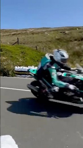 Unbelievable sound - Michael Dunlop - Isle of Man TT