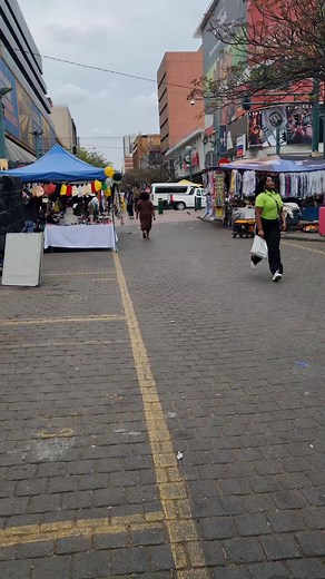 Today I had the pleasure of spending some time in Pretoria CBD and its environs. I must say, it’s a beautifully planned city — the infrastructure is strategically placed and well-organized. One fun fact that caught my attention: here, traffic lights are called “robots” I enjoyed every bit of my visit — from having a hearty plate of pap and steak for just R50😋 to using public transport at only R20. South Africa truly stands out. 🌍 Other African countries should benchmark here... Development isn