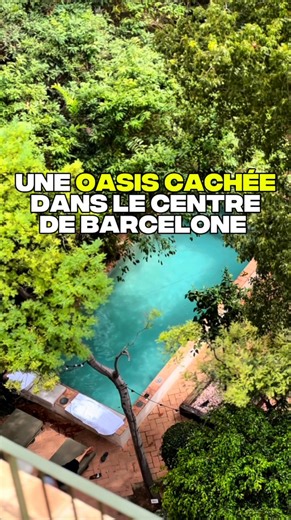 🌿 Je suis tombée par hasard sur ce patio caché en plein cœur de Barcelone — paisible, entouré d’arbres et du chant des oiseaux 🤩 ⁠ En plein Eixample, et pourtant on se sent à des kilomètres du bruit de la ville! ⁠ J’adore quand Barcelone me surprend comme ça 🧡 | Visiter Barcelone Blog