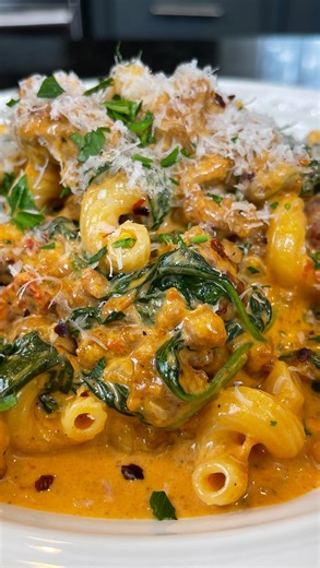 Matt Price | Spicy Cavatappi in 30 mins Need something 🔥🔥 for dinner but don’t wanna be in the kitchen for hours? Give this recipe a try . These pasta... | Instagram