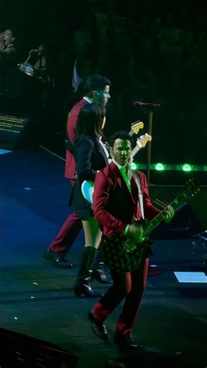 Jonas Brothers & JinJoo Lee “Cake by the Ocean” at MSG, Day 3 🎸 Part 2 of 4 #jonasbrothers