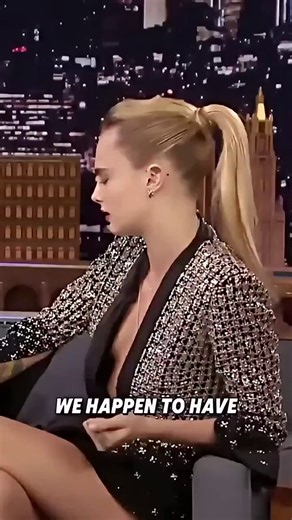 Cara Delevingne plays “Sweet Home Alabama” on guitar behind her head👏