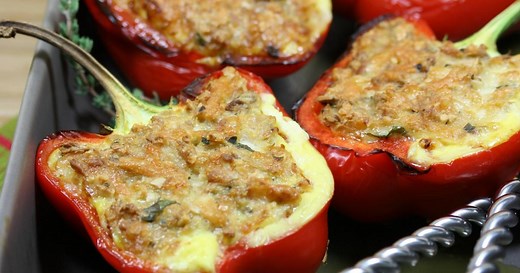 Poivrons Rouges farcis au Thon et au fromage râpé Sublime Filante Giovanni Ferrari