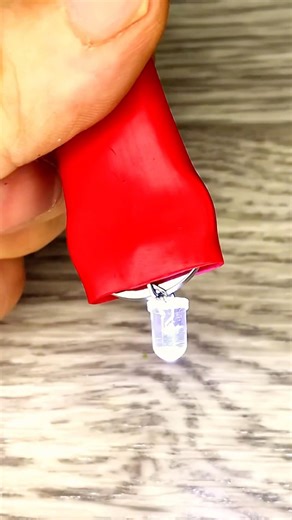 Ingenious MINI-FLASHLIGHT from a battery in 10 seconds!