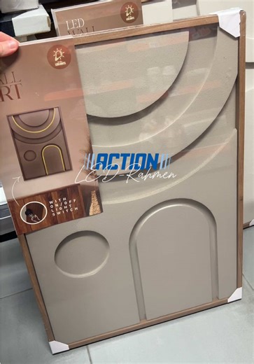 Omg 😍😍😍 läuft nicht sondern RENNT zu @actiondeutschland. Diese wunderschönen Bilderrahmen bekommt ihr für 12,95€ gibt es auch noch in anderen Farben & Muster. #actionfinds #viral #led #bilderrahmen #fyp