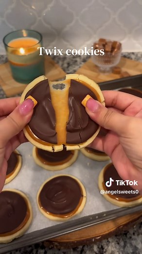 Gooey Caramel Chocolate Twix Cookies Recipe