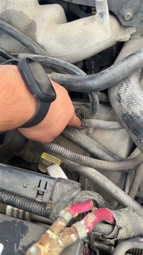 Finding a vacuum leak in a 2002 Lincoln Navigator code p0174