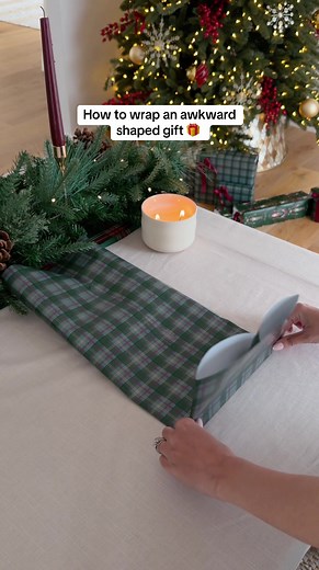 How to wrap an awkward shaped gift 🎁 save this video for those tricky items that seem impossible to wrap! Hope this was helpful lovelies xx #presentwrapping #giftwrapping #christmas #christmasspirit #christmasjoy