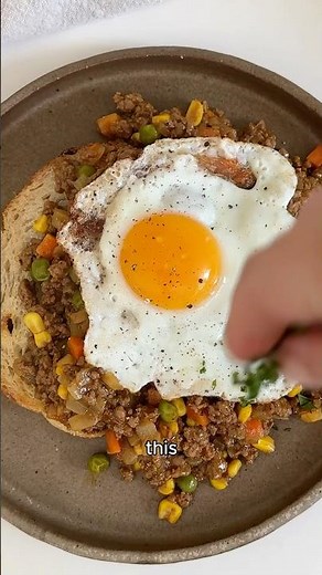 This easy savoury mince is an absolute classic Australian recipe! #savourymince #recipe