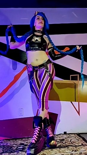 Art Modeling as Jinx 😍 Modeling for life drawing classes and workshops is a whole profession, and I feel like a lot of people don't know that 😵 #lifedrawing #artmodel #artmodeling #costumemodeling #cosplay #jinx #jinxarcane #jinxarcanecosplay #jinxcosplay #cosplayer #arcane #arcaneleagueoflegends #arcanecosplay #arcanejinx