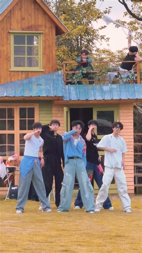 ✨ 松弛丝滑的感觉！香水有毒舞蹈也太好看了吧！🔥✨ ENGLISH TITLE: So Smooth And Relaxing! The "Poisonous Perfume" Dance✨