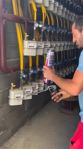 3.4K views | This Worker Applies Polynor Spray Foam Insulation To A Concrete Wall For Sealing The Gaps! #concrete #polynor #insulation | Ciano Enelyn | Facebook